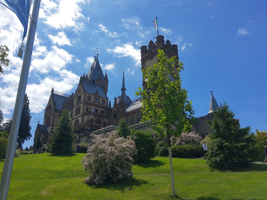 Château de Drachenburg et le parc environnant au Drachenfels près de Königswinter