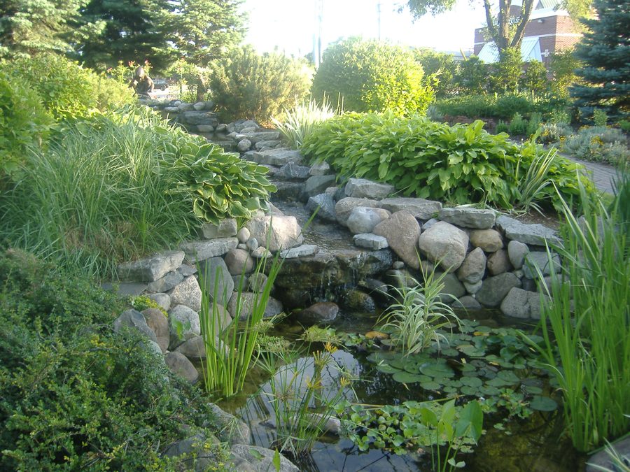 Rotary Gateway Park à côté de Paint Creek à Rochester, Michigan