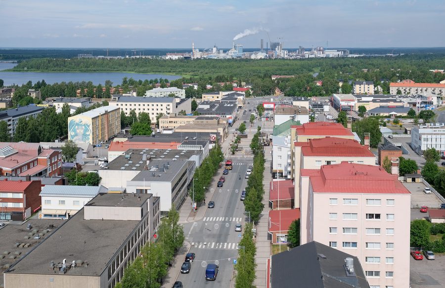 Rue Valtakatu vue depuis l’hôtel de ville de Kemi