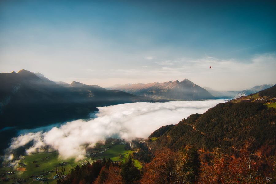 Lac de Thoune dans la brume du matin
