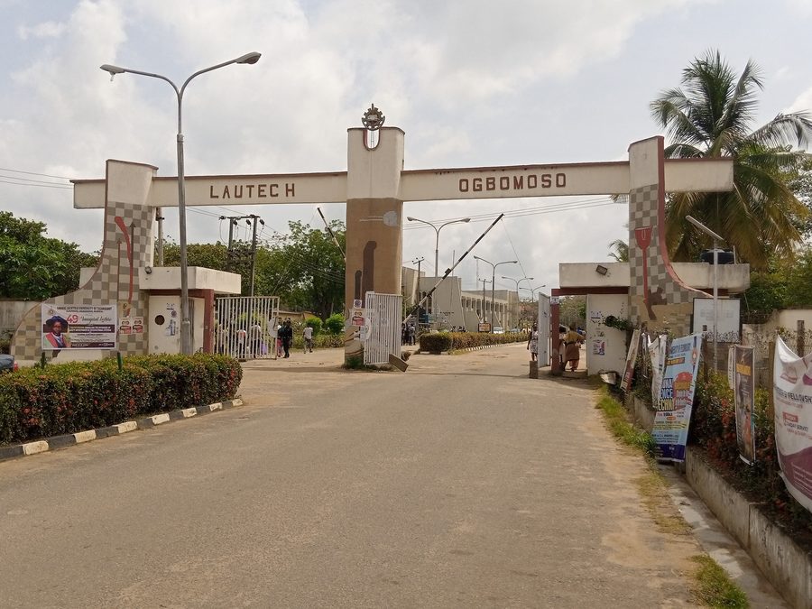 Entrée principale de la Ladoke Akintola University of Technology à Ogbomosho