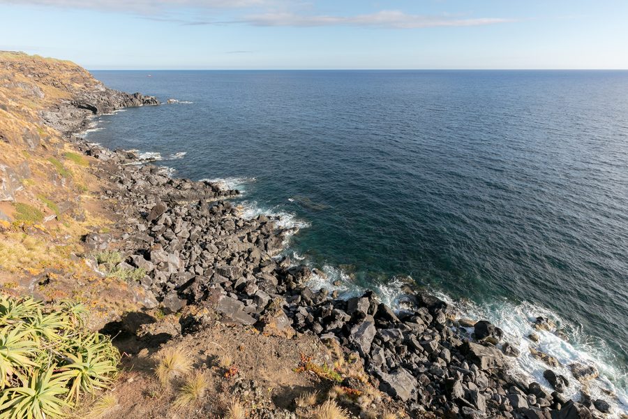 Vue depuis le miradouro de Santa Barbara sur l'île de Terceira, Açores, Portugal