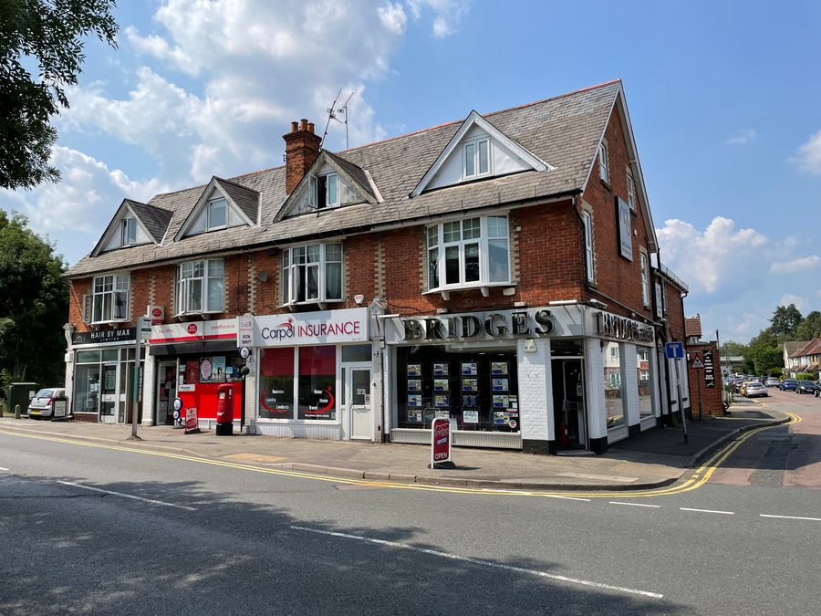 Ponts sur Frimley High Street dans le Surrey