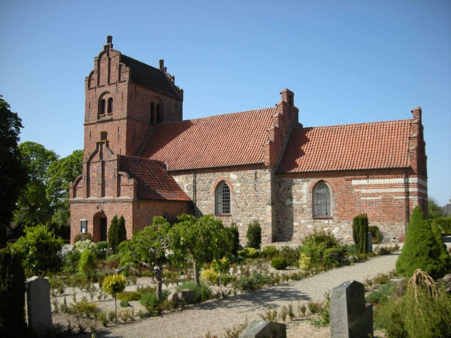 Vue extérieure de l’Ølsted Kirke au Danemark