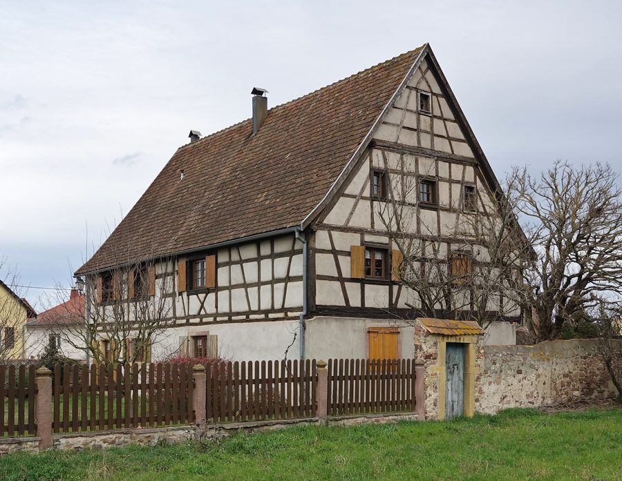 Ferme historique dans la Rue des Vignes à Niederhergheim en Alsace
