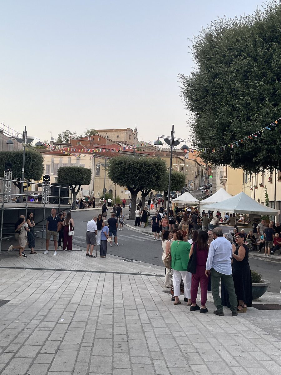 Place de San Giuliano del Sannio le jour de San Nicola