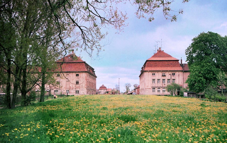 Vestiges de l’ancien complexe du château à Faulenrost avec deux ailes latérales