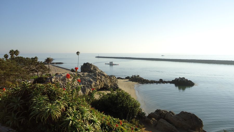 Entrée du port de Newport Beach vue depuis Lookout Point à Little Corona