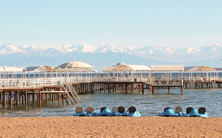 Une plage à Issyk-Kul près de Cholpon-Ata.