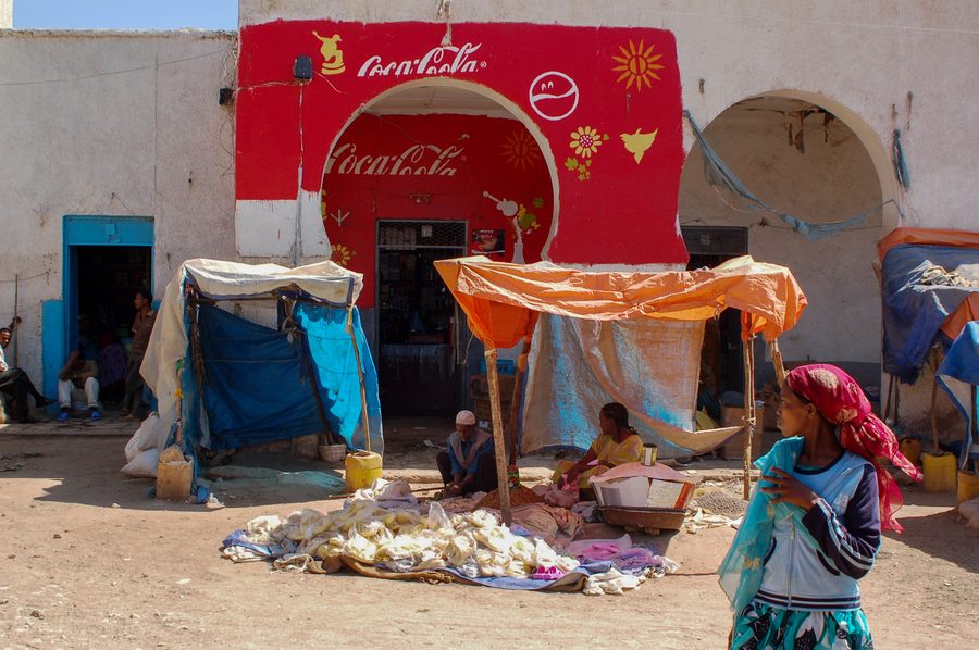Scène de rue colorée à Harar