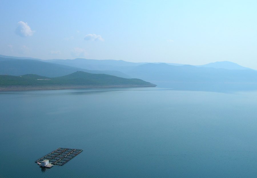 Vue sur le Bilećko jezero près de Bileća dans l’est de l’Herzégovine