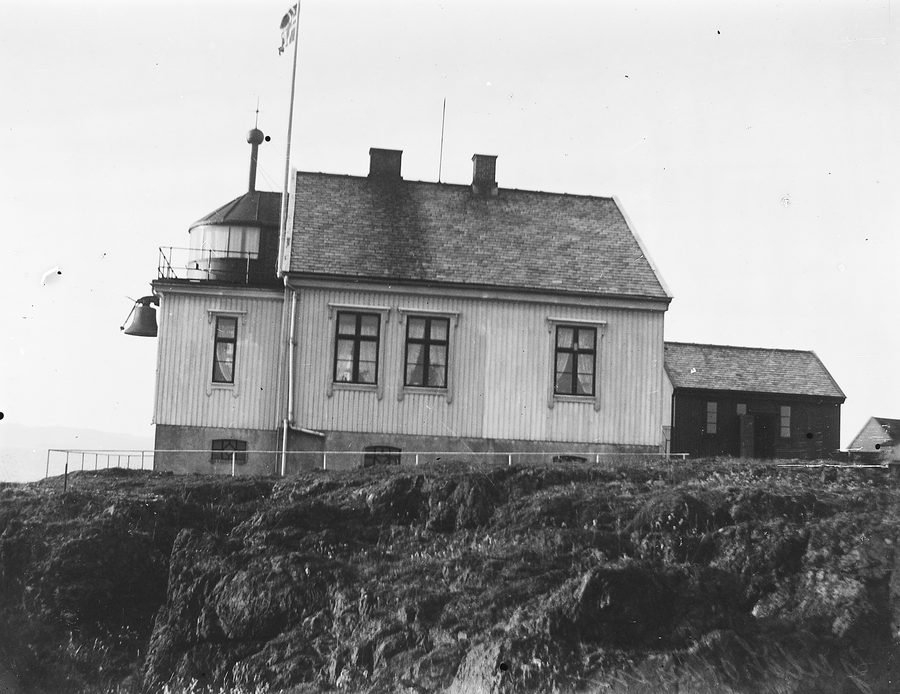 Gullholmen sur Jeløy à Moss, avec un phare côtier et le littoral