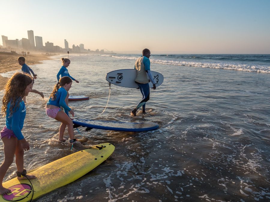 Surf sur le front de mer de Durban