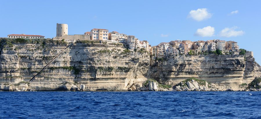 Les falaises de Bonifacio avec l’escalier du Roi d’Aragon