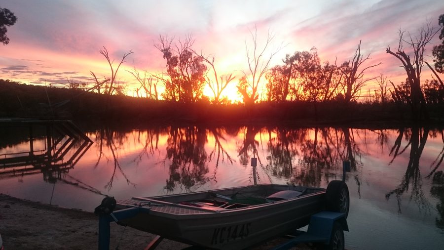 Pike River dans le parc national du Murray River, dans le Riverland, au coucher du soleil