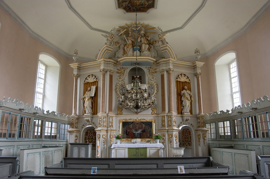File:Kirche Mehrum Innen 01.jpg