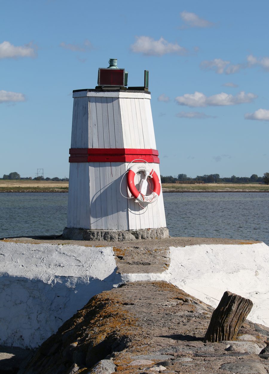 Phare de Vikhög au bord de la côte