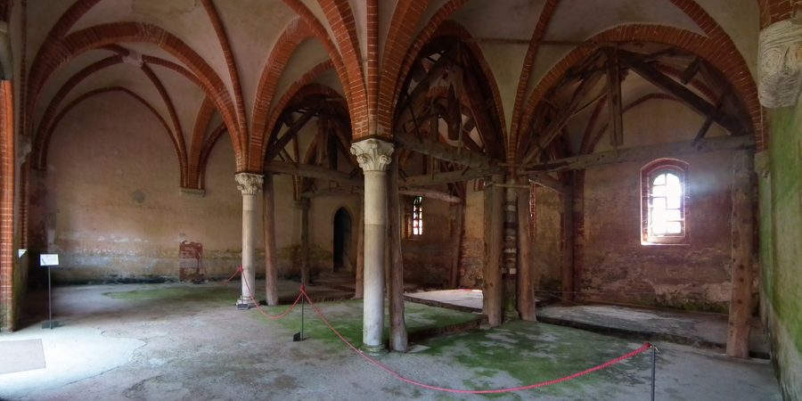Salle capitulaire et cloître de l’abbaye de Staffarda près de Saluzzo