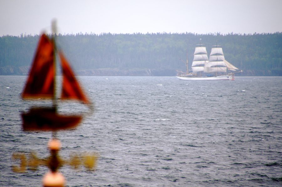 Le Picton Castle entre dans le port de Lunenburg