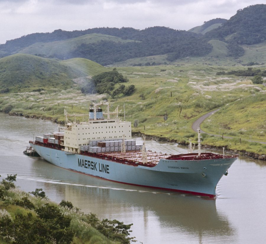 Navire dans le canal de Panama