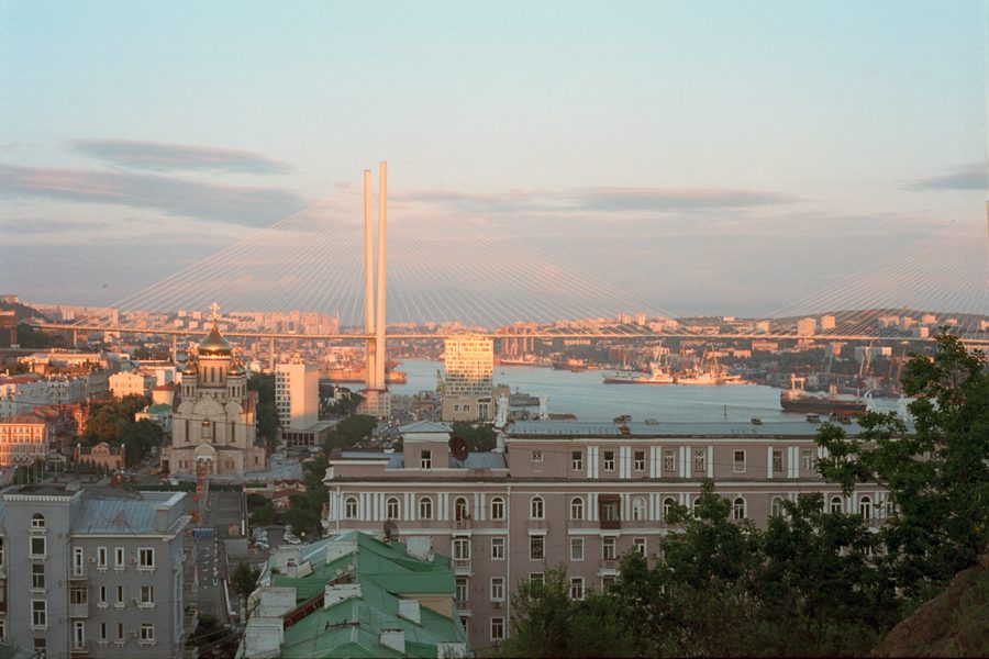 Pont de l’Or au-dessus de la baie de la Corne d’Or à Vladivostok