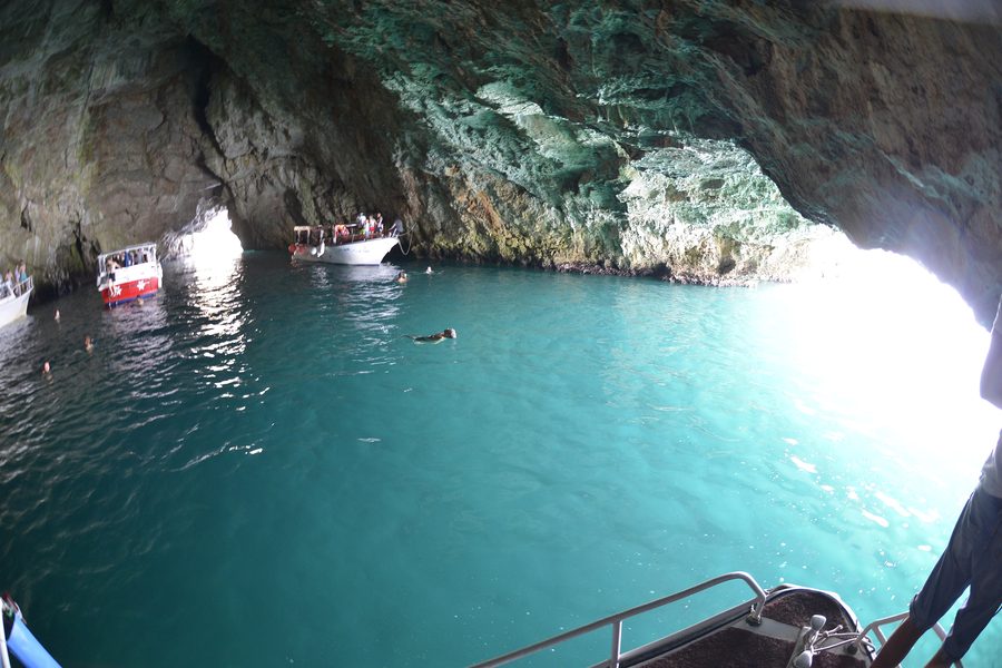 Grotte Bleue près de Herceg Novi dans la baie de Kotor