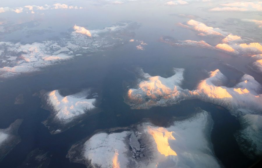 Vue aérienne sur le Tysfjord et Kjøpsvik dans le nord de la Norvège