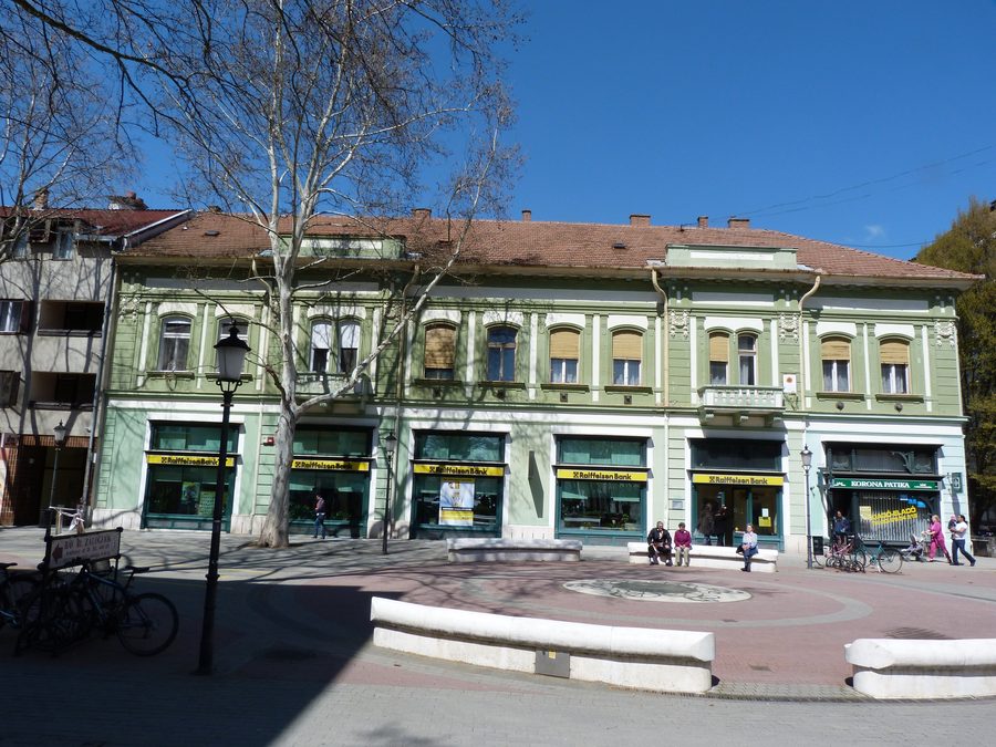 Maison d'angle historique à deux étages au 19 Andrássy út à Békéscsaba