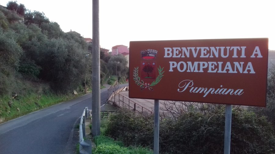 Panneau à l'entrée du centre habité de Pompeiana, en arrivant de Castellaro