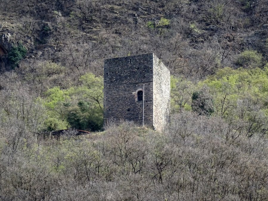 Tour de Kröll au-dessus de Gargazzone dans le Tyrol du Sud