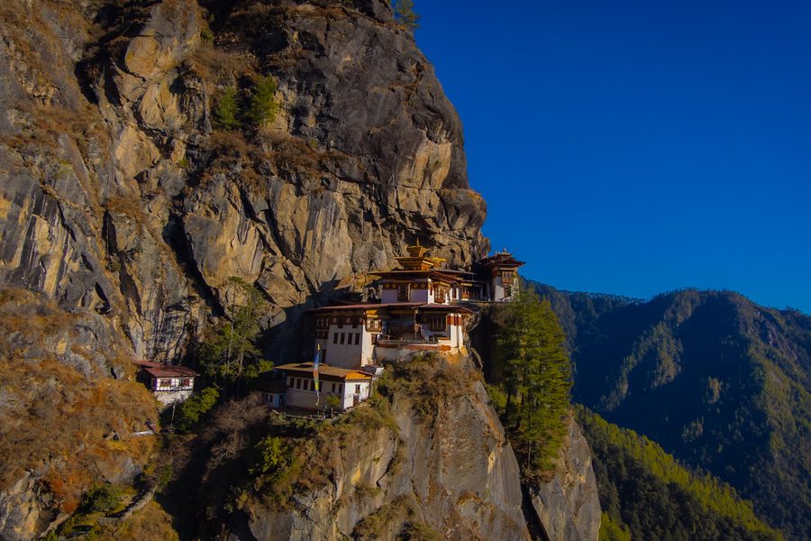 Monastère de Taktsang au-dessus de la vallée de Paro
