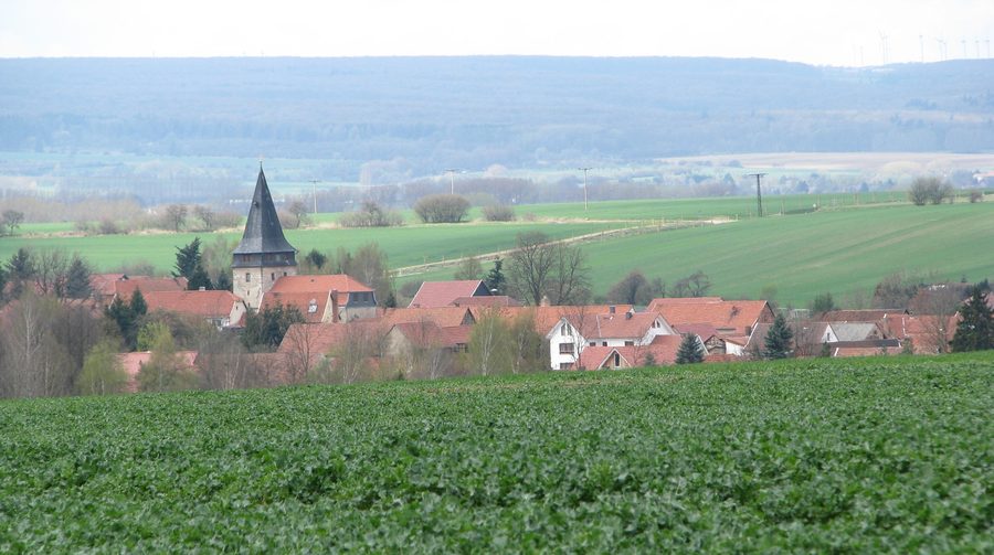 Vue de Flarchheim depuis le sud-est avec la tour de l’église Saint-André