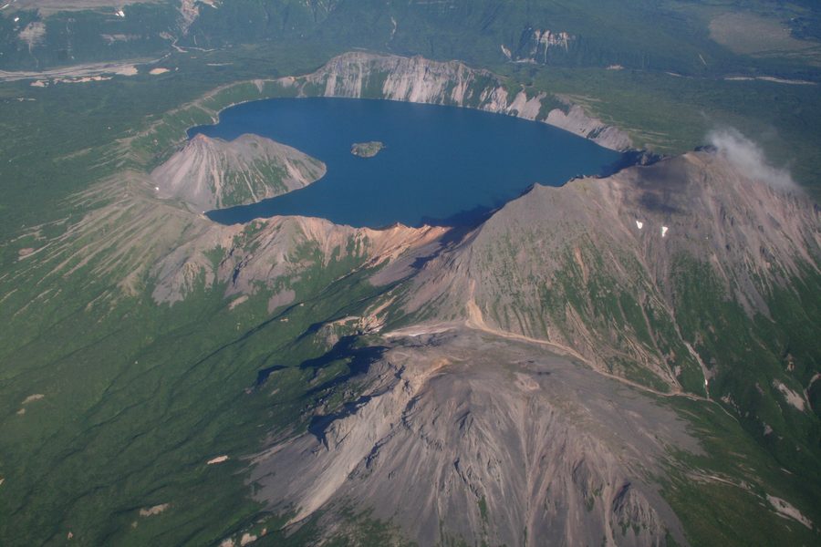 Alagnak Wild River dans la nature sauvage reculée de l’Alaska