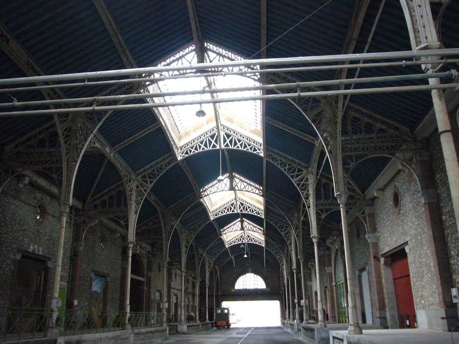 Les établissements Byrrh à Thuir avec la charpente de toiture réalisée par les ateliers de Gustave Eiffel
