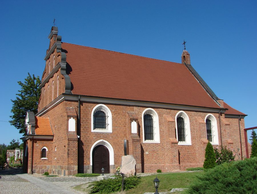 Kwieciszewo, gmina de Mogilno, avec l’église Sainte-Marie-Madeleine