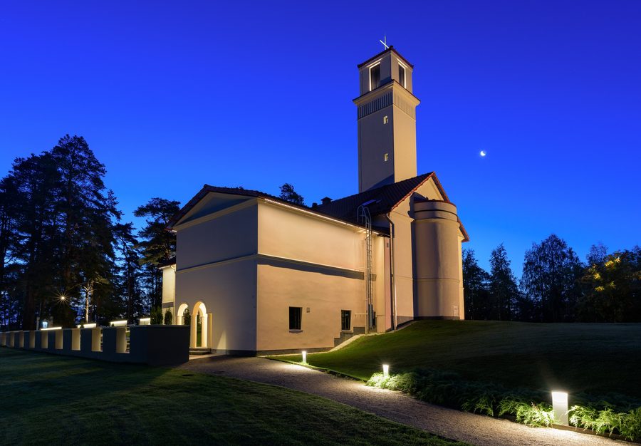 Vue extérieure de l’église de Muurame en Finlande