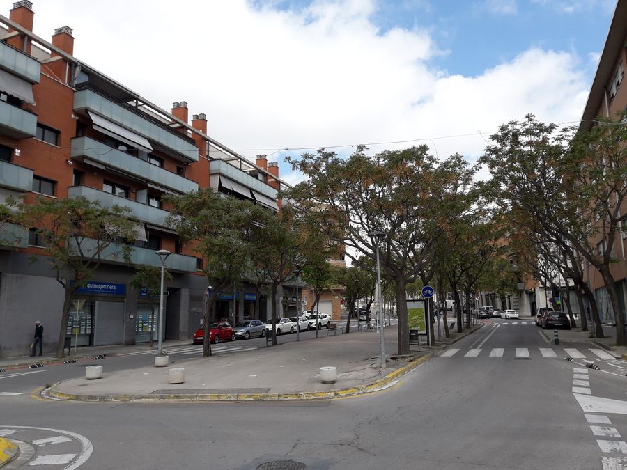 Passeig del Comte Vilardaga dans le quartier de Mas Lluí de Sant Feliu de Llobregat