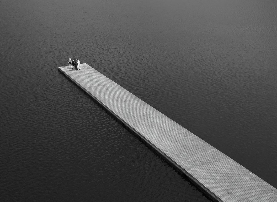 Jetée au lac de Velenje, à Velenje, Slovénie.
