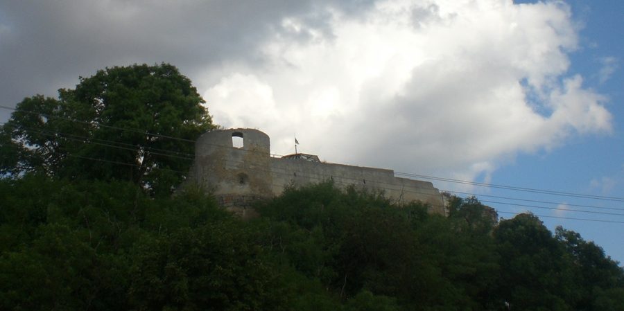 Ruines de château à Iłża, Pologne
