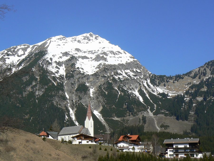 Paysage de montagne près de Berwang au Tyrol avec le Thaneller