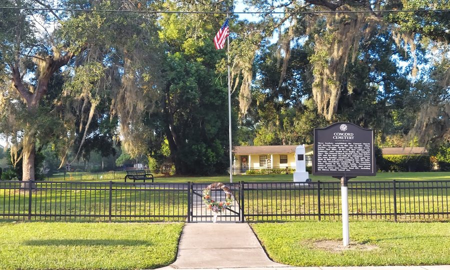 Cimetière Concord à Casselberry, Floride, vu depuis Pulmosa Avenue
