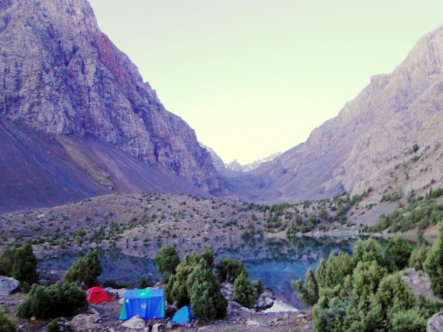 Monts Fanskie au Tadjikistan avec paysage de montagne