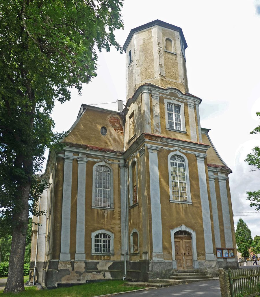 Église Sainte-Barbe à Rębiszów, Basse-Silésie