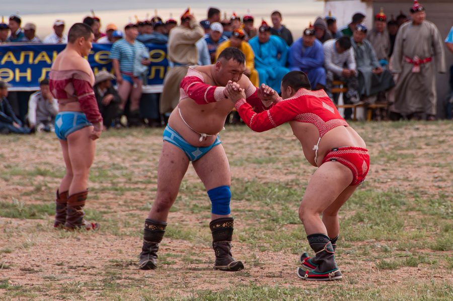 Lutteurs au Naadam mongol