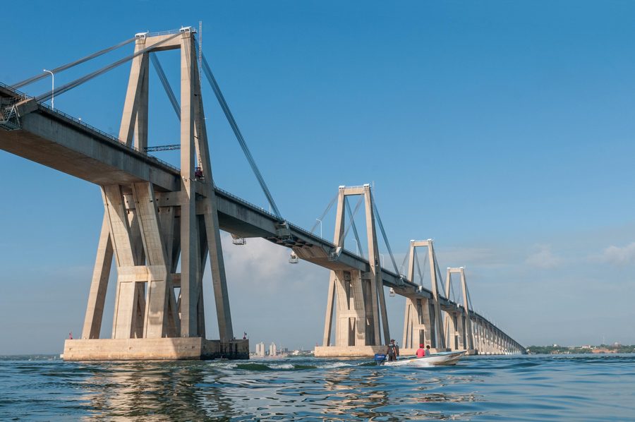 Pont General Rafael Urdaneta au-dessus du lac de Maracaibo près de Cabimas