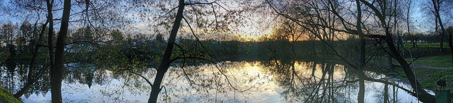 Étang à Iasnaïa Poliana au coucher du soleil