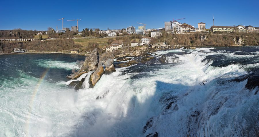 Vue sur le Rhinfall et Neuhausen am Rheinfall depuis le sud