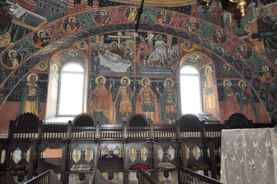 Église Adormirea Maicii Domnului dans le village d’Arpașu de Sus