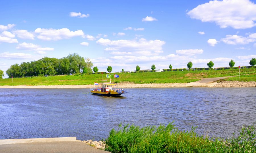 Ferry à vélo sur l’IJssel près de Lathum