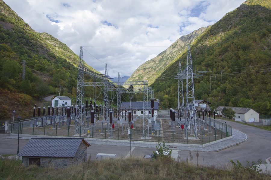 Sous-station électrique de la centrale hydroélectrique de Tavascan dans les Pyrénées catalanes